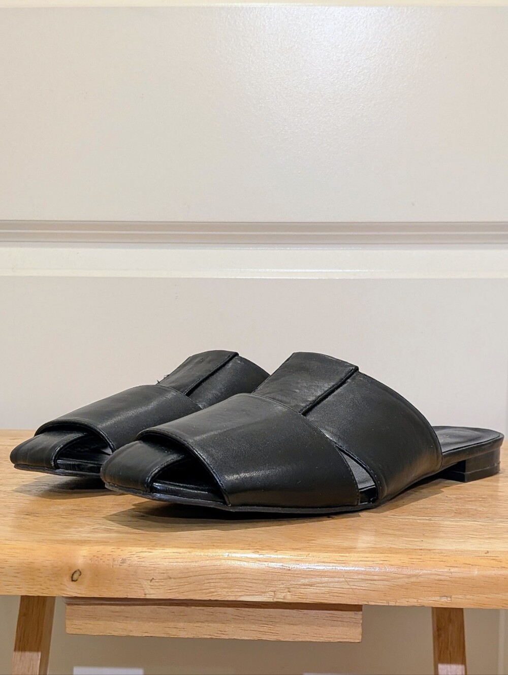 EUC Charlie Paige 10 Black Faux Leather Flats with Chunky Straps